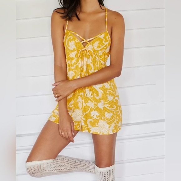 By Anthropologie Sensual Strappy Romper, Yellow Motif, Size Medium - Picture 8 of 17